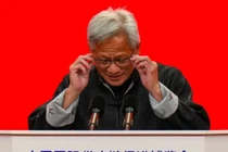 Tổng giám đốc điều hành Nvidia Jensen Huang phát biểu tại lễ khai mạc Triển lãm chuỗi cung ứng quốc tế Trung Quốc, tại Bắc Kinh. Ảnh: SCMP.