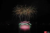 Khoảnh khắc pháo hoa cỉa đội Phần Lan trong đêm DIFF 2019 mang chủ đề "Tình yêu"