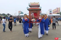 Sáng 20/2 (nhằm ngày 16 tháng Giêng ÂL), tại bãi biển phường Xuân Hà (quận Thanh Khê, TP Đà Nẵng), hàng ngàn người dân và du khách đã tề tựu về đây để chứng kiến Lễ hội Cầu ngư truyền thống của ngư dân