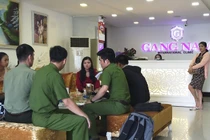Lực lượng Công an ghi nhận vụ việc 7 phụ nữ kéo đến cơ sở Viện thẩm mỹ quốc tế Gang Nam - chi nhánh Đà Nẵng phản ứng vì làm đẹp không hiệu quả (ảnh cơ quan công an cung cấp)