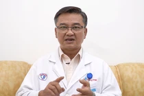 BS. Lê Quốc Hùng - Trưởng khoa Bệnh Nhiệt đới, BV Chợ Rẫy. Ảnh: HB 