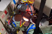 Công an TP.HCM thu giữ tại cơ sở sản xuất thuốc tân dược giả điều trị COVID-19