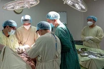 Bình Dương cần tuyển dụng 800 nhân viên y tế, Đồng Nai cần thêm 300 người nữa. Ảnh: Báo Sức khỏe đời sống