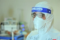 Bác sĩ Lê Minh Khôi trực chiến tại Trung tâm Hồi sức COVID-19 Bệnh viện Đại học Y Dược TP.HCM suốt 8 tháng mới được về nhà