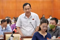 Thiếu tướng Đinh Thanh Nhàn - phó giám đốc Công an TP.HCM - trao đổi tại phiên thảo luận - Ảnh: Tuổi trẻ