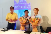 Từ trái qua: Ông Lê Hoàng Thạch - CEO Voiz FM, nhà văn Nguyễn Nhật Ánh và ca sĩ Phạm Đình Thái Ngân