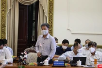 PGS.TS.BS Đỗ Văn Dũng - Trưởng khoa Y tế Công cộng, Đại học Y dược TP.HCM tại cuộc họp với lãnh đạo Thành phố