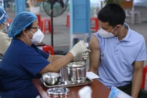 TP.HCM đã cơ bản tiêm xong mũi 3 vaccine COVID-19 cho người dân và đang tiếp tục tiêm phòng xuyên Tết Nhâm Dần. Ảnh: Thanh Chân
