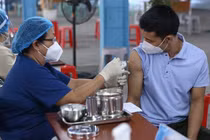 TP.HCM đã cơ bản tiêm xong mũi 3 vaccine COVID-19 cho người dân và đang tiếp tục tiêm phòng xuyên Tết Nhâm Dần. Ảnh: Thanh Chân