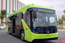 Xe bus điện đi từ ga trung tâm Hào Nam (quận Đống Đa, Hà Nội) tới nhiều tuyến đường. Ảnh: VG