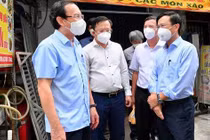 Bí thư Nguyễn Văn Nên tìm hiểu thực tế về phòng chống dịch sốt xuất huyết ở quận Bình Tân