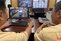 Cán bộ CSGT quan sát phương tiện giao thông qua hệ thống giám sát