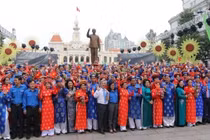 Các cặp đôi nên duyên trong chương trình lễ cưới tập thể tại TP.HCM sẽ có nghi thức dâng hoa Chủ tịch Hồ Chí Minh tại phố đi bộ Nguyễn Huệ