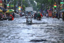 TP.HCM tiến hành nhiều giải pháp nhưng cứ mưa là ngập. Ảnh: Báo Thanh niên