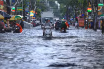TP.HCM tiến hành nhiều giải pháp nhưng cứ mưa là ngập. Ảnh: Báo Thanh niên