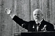 N.Khrushchev đọc diễn văn tại Đại hội XX của Đảng Cộng sản Liên Xô chống J.Stalin và xuyên tạc lịch sử Liên Xô, mở đầu “cải tổ 1.0” (Ảnh: Ogonhyok)