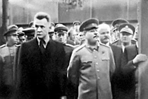  A. Kosygin (trái)-người ủng hộ sáng kiến của J.Stalin (phải) thử nghiệm áp dụng cơ chế thị trường trong quản lý kinh tế ở Liên Xô (Ảnh: TASS). 