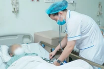 Người có trái tim bên phải bị sỏi mật, phủ tạng đảo ngược dị thường... như nhìn qua gương