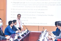 Thay mặt nhóm nghiên cứu, GS.TS.NGND. Tạ Thành Văn –Chủ tịch Hội đồng Trường Đại học Y Hà Nội - báo cáo công tác nghiên cứu và chuẩn bị chương trình tiêm thử nghiệm vaccine COVIVAC 