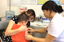 Tiêm vaccine Tiêm chủng mở rộng cho trẻ rất có ý nghĩa để ngăn ngừa dịch bệnh 