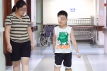 Kỳ tích ở Bệnh viện Nhi Trung ương: Trẻ bại não đầu tiên tự bước đi sau 8 năm điều trị