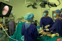 Một ca phẫu thuật thay khớp gối tại BV Việt Đức