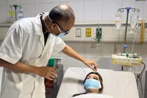 Cảnh báo: Tai biến mù mắt do tiêm filler làm đẹp không an toàn