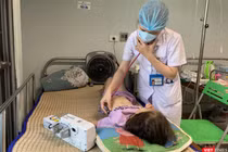 Thiếu thuốc, vật tư ý tế, các bác sĩ gặp nhiều khó khăn trong khám và điều trị bệnh 