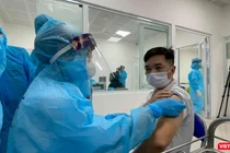 Tiêm vaccine COVID-19