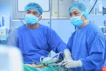 Mổ nội soi giúp nhiều quý ông ung thư dương vật có cơ hội làm cha