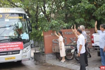 Giám đốc Sở Y tế Bình Định đưa 62 cán bộ cùng thuốc men đến hỗ trợ y tế cho Thái Nguyên, Yên Bái