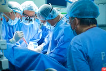 Bệnh viện Hữu nghị Việt Đức lập kỷ lục với 21 ca ghép tạng trong 6 ngày 