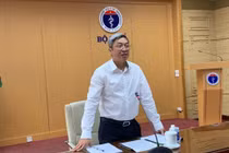 Thứ trưởng Bộ Y tế Nguyễn Trường Sơn chủ trì cuộc họp với các Sở Y tế và bệnh viện về biện pháp ứng phó với dịch đậu mùa khỉ và dịch cúm A (ảnh: Thanh Hằng)