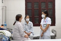 BSCK2. Đoàn Thị Huệ – Phó trưởng Phòng Điều trị Rối loạn Tâm thần người già và Y học giấc ngủ (M8) Viện SKTT Quốc gia - tư vấn cho bệnh nhân bị rối loạn giấc ngủ.