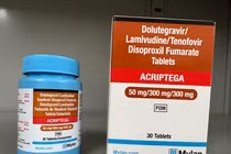 Nguy cơ thiếu thuốc điều trị HIV: WHO hỗ trợ khẩn, Bộ Y tế thúc đẩy việc đấu thầu mua thuốc