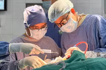 Ca mổ “cân não”: Cắt u não sát vùng chức năng nhưng bệnh nhân không bị ảnh hưởng