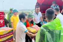 Làm thế nào để thực phẩm hỗ trợ người dân vùng bão, lũ được đảm bảo an toàn?