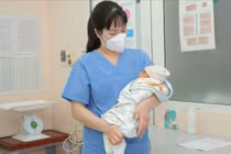 "Vượt cửa tử" sau tai nạn giao thông để sinh con khoẻ mạnh, sức khỏe sản phụ giờ ra sao?