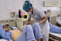 Hy hữu bệnh nhân bị xương cá dài 4cm chui vào gan gây áp xe