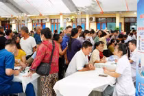 Khám bệnh miễn phí cho 1.000 người dân vùng bão lũ Nghệ An