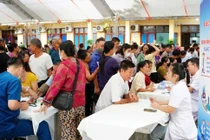 Khám bệnh miễn phí cho 1.000 người dân vùng bão lũ Nghệ An