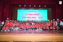 Các tân sinh viên của Trường Đại học Y Hà Nội hân hoan trong ngày khai giảng 