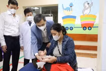 Dịch sởi diễn biến phức tạp cả ở trẻ em và người lớn