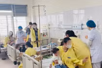 Trẻ nhỏ nhập viện dồn dập vì cúm A: Đừng để cảm cúm hóa thành cơn nguy kịch