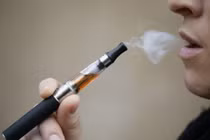 1.224 ca nhập viện do sử dụng thuốc lá điện tử, thuốc lá mới