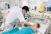 Bị sốc nhiễm khuẩn nặng sau tiêm khớp vai tại phòng khám tư