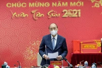 Thủ tướng Nguyễn Xuân Phúc đánh giá cao sự hy sinh của các “chiến sĩ áo trắng”