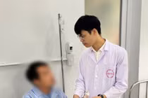 Khối u mạch máu hiếm gặp ăn mòn xương ngón tay 