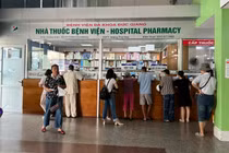 Người bệnh có thể ngồi nhà mua thuốc online, thay vì đến cửa hàng trực tiếp như hiện nay