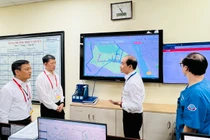 Chờ đợi thâu đêm xem tổng duyệt diễu binh, nhiều người phải hỗ trợ y tế 